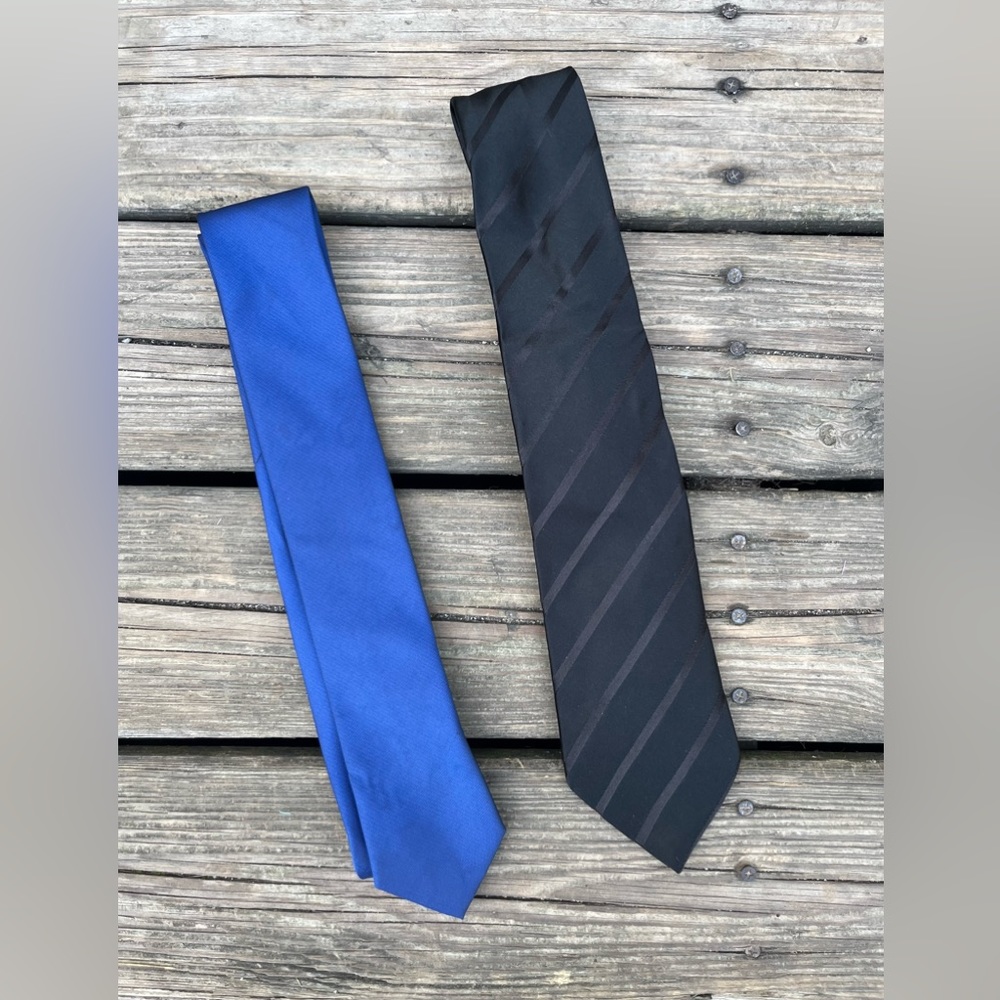 VAN HEUSEN NECKTIE SET OF 2 WIDE BLACK & SKINNY BLUE MENS NECK TIES